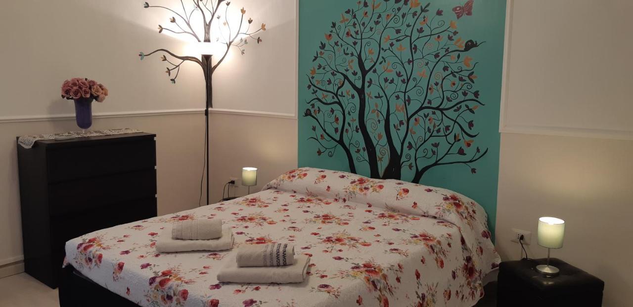 Al 68 Di Piazza Cavour Bed & Breakfast Napoli Bagian luar foto