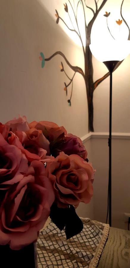 Al 68 Di Piazza Cavour Bed & Breakfast Napoli Bagian luar foto