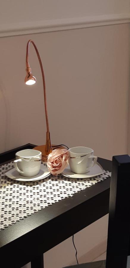 Al 68 Di Piazza Cavour Bed & Breakfast Napoli Bagian luar foto