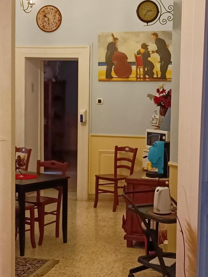Al 68 Di Piazza Cavour Bed & Breakfast Napoli Bagian luar foto