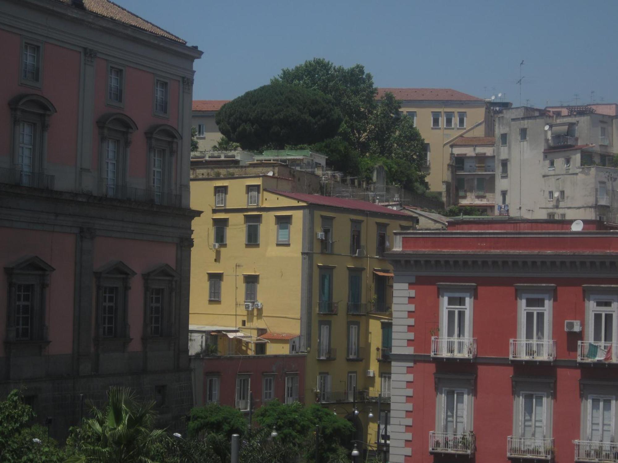 Al 68 Di Piazza Cavour Bed & Breakfast Napoli Bagian luar foto