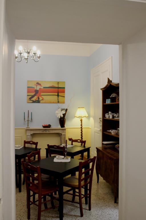 Al 68 Di Piazza Cavour Bed & Breakfast Napoli Bagian luar foto