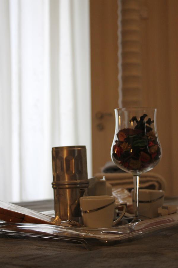 Al 68 Di Piazza Cavour Bed & Breakfast Napoli Bagian luar foto