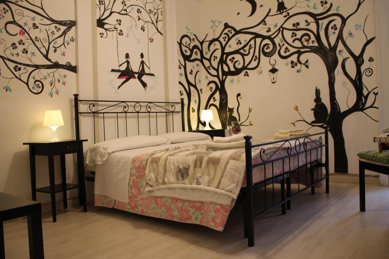 Al 68 Di Piazza Cavour Bed & Breakfast Napoli Bagian luar foto