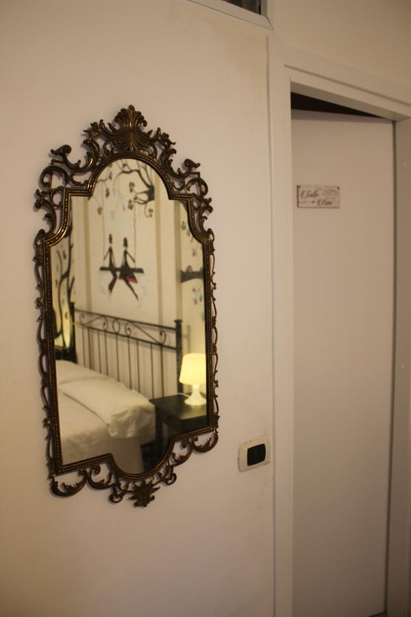 Al 68 Di Piazza Cavour Bed & Breakfast Napoli Bagian luar foto