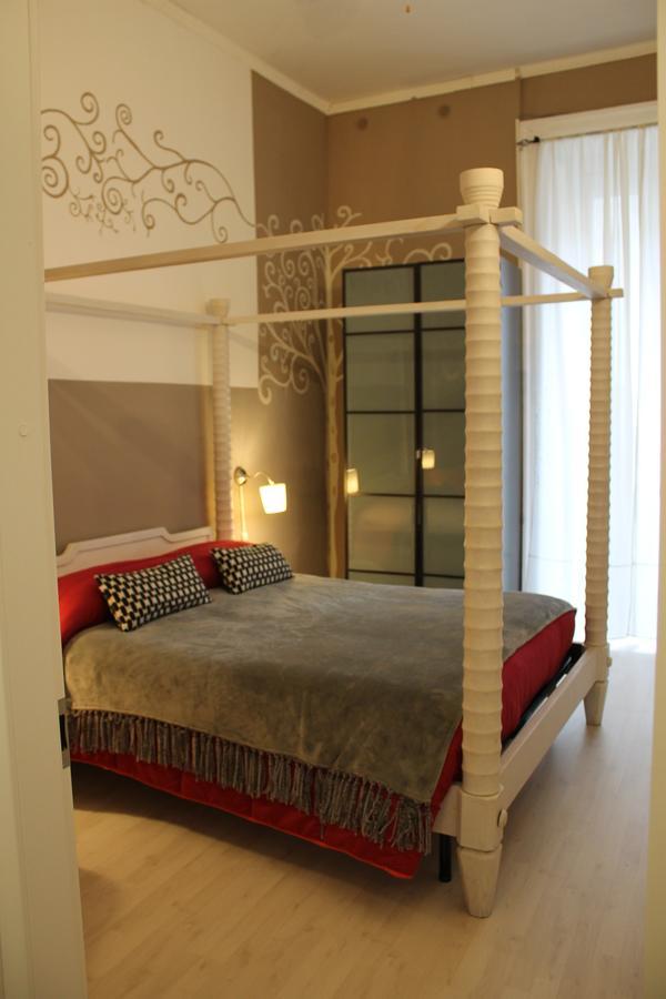 Al 68 Di Piazza Cavour Bed & Breakfast Napoli Bagian luar foto