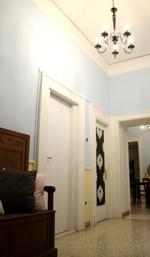 Al 68 Di Piazza Cavour Bed & Breakfast Napoli Bagian luar foto