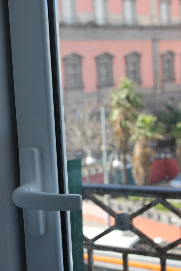 Al 68 Di Piazza Cavour Bed & Breakfast Napoli Bagian luar foto