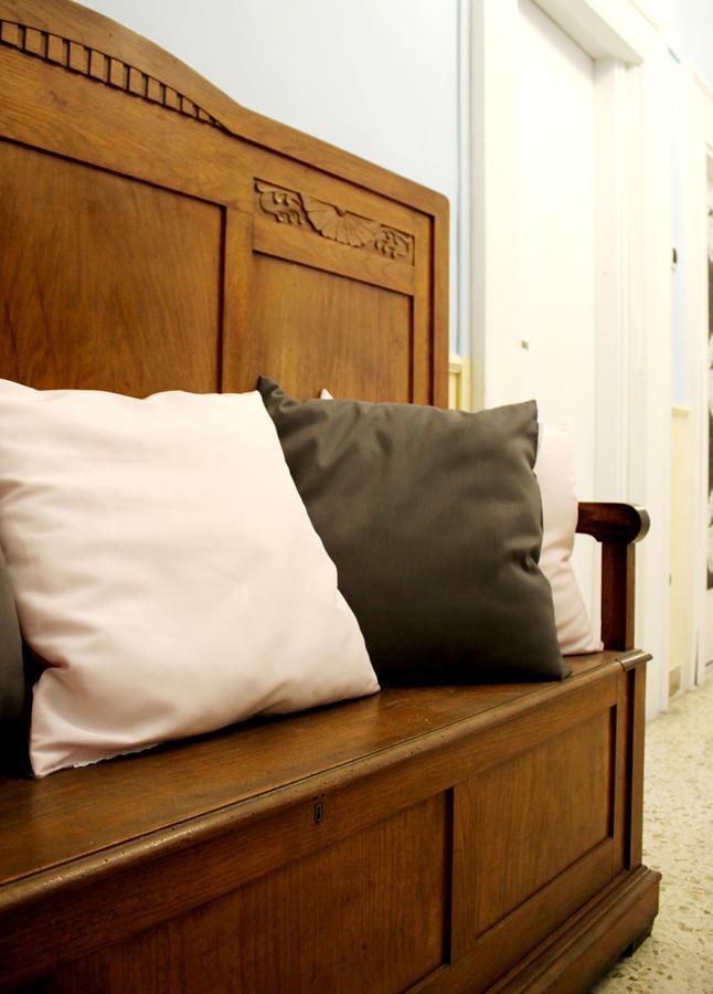 Al 68 Di Piazza Cavour Bed & Breakfast Napoli Bagian luar foto