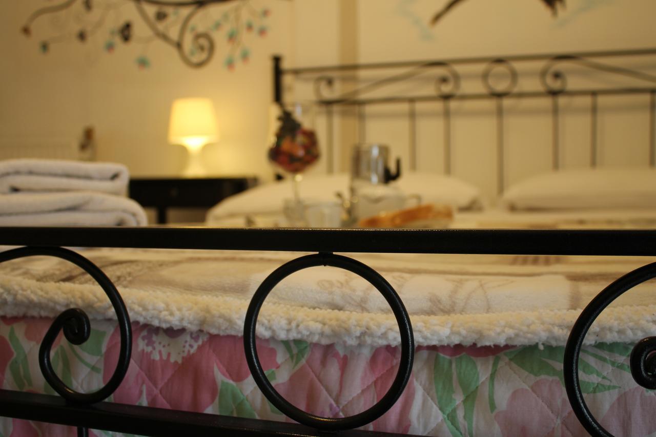 Al 68 Di Piazza Cavour Bed & Breakfast Napoli Bagian luar foto