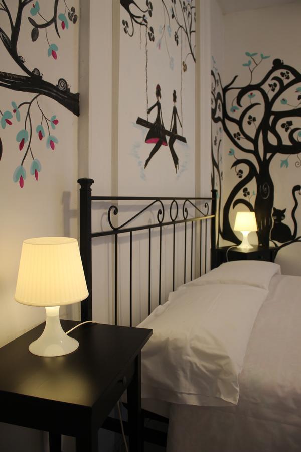 Al 68 Di Piazza Cavour Bed & Breakfast Napoli Bagian luar foto