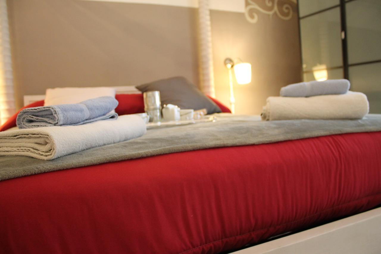 Al 68 Di Piazza Cavour Bed & Breakfast Napoli Bagian luar foto