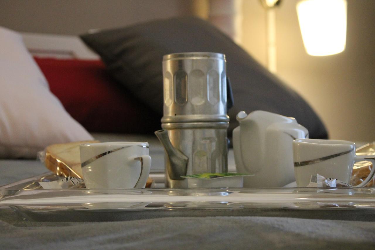 Al 68 Di Piazza Cavour Bed & Breakfast Napoli Bagian luar foto