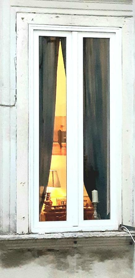 Al 68 Di Piazza Cavour Bed & Breakfast Napoli Bagian luar foto